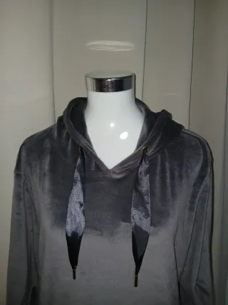 Sudadera Terciopelo Talla XL costó 47€ en tienda.