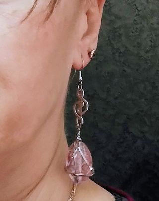 Orecchini pendenti con pietre colorate