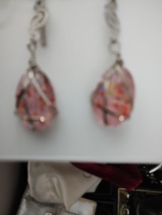 Orecchini pendenti con pietre colorate