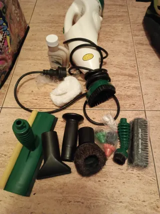 Aspiradora de mano con accesorios