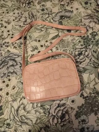 Bolso rosa Stradivarius efecto piel