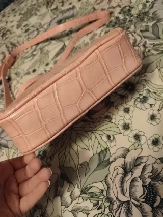 Bolso rosa Stradivarius efecto piel