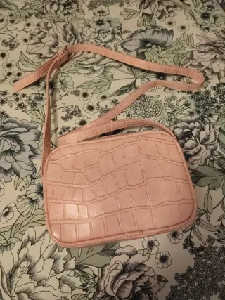 Bolso rosa Stradivarius efecto piel