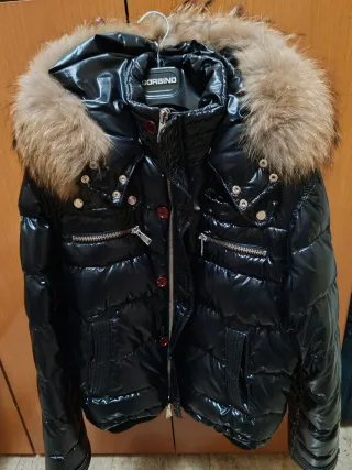 Piumino Wilson nero lucido con cappuccio