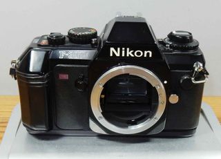 1724-Camara NIKON F-301 - con Exakta 35/70 mm