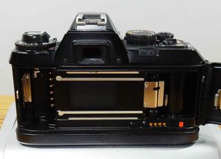 1724-Camara NIKON F-301 - con Exakta 35/70 mm