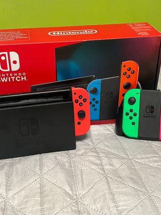 Nintendo Switch con Joy-Cons de Colores