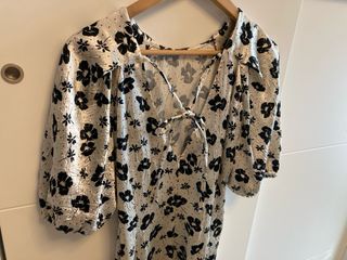 Vestido estampado floral blanco y negro