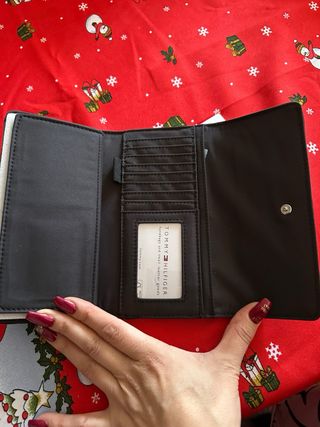 Cartera Tommy Hilfiger Monogram Marrón/Negra