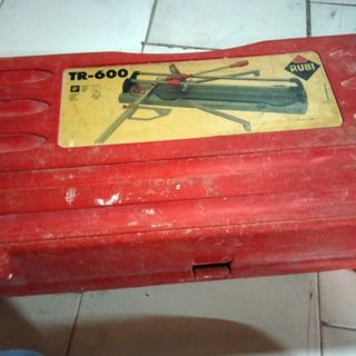 Cortadora de azulejos Rubi