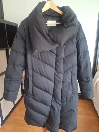 Abrigo plumífero negro muy cálido