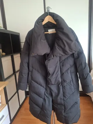 Abrigo plumífero negro muy cálido