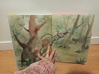 LA MONTAÑA DE LIBROS MAS ALTA DEL MUNDO (Spanis...