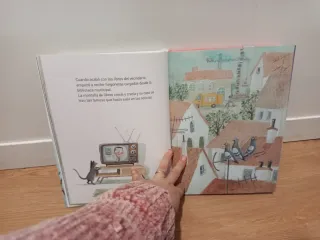 LA MONTAÑA DE LIBROS MAS ALTA DEL MUNDO (Spanis...