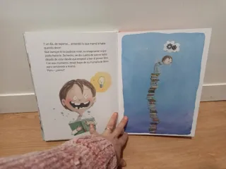 LA MONTAÑA DE LIBROS MAS ALTA DEL MUNDO (Spanis...