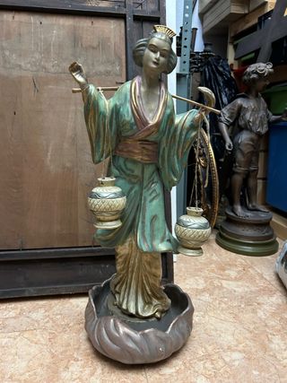 Antigua  figura oriental