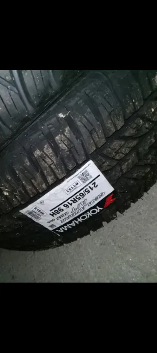 215/65R16 98H yokohama