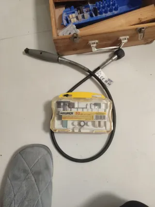 Dremel con accesorios y maletín