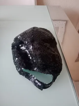 Gorra negra lentejuelas