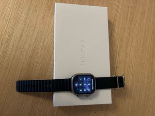 Apple Watch Ultra con custodia in titanio da 49mm