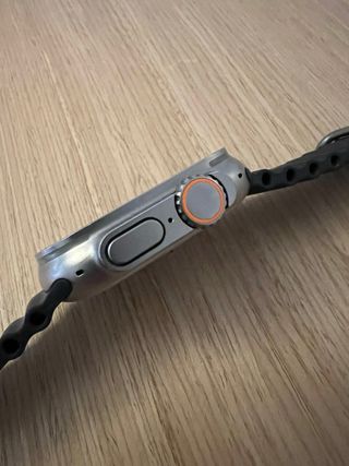 Apple Watch Ultra con custodia in titanio da 49mm