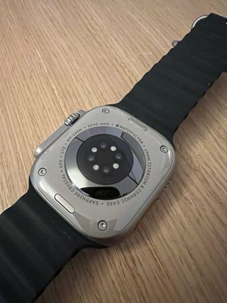 Apple Watch Ultra con custodia in titanio da 49mm