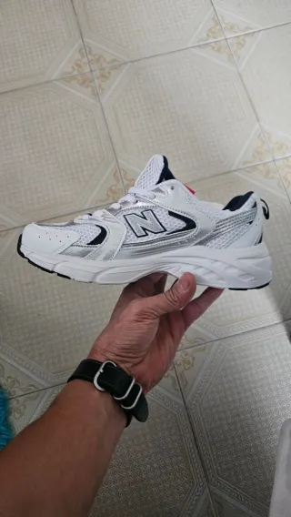 Zapatillas New Balance 530 Plata y Blanco