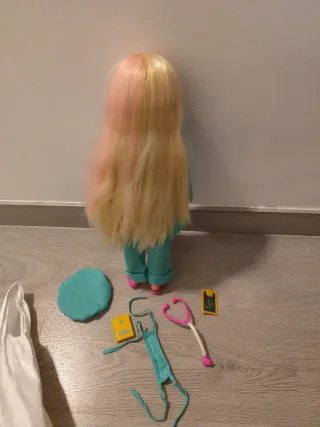 Nancy doctora con accesorios