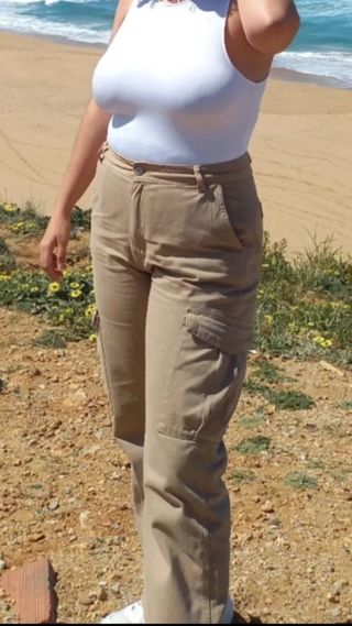 Pantalón cargo beige