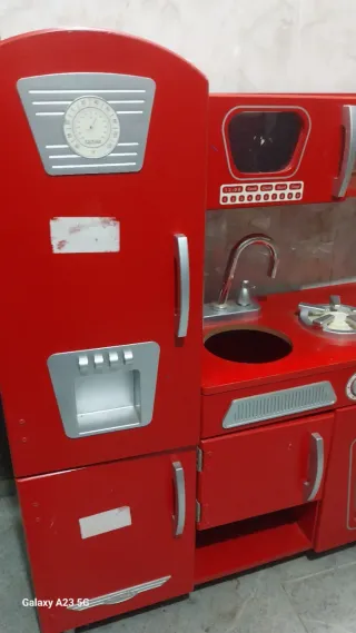 Cocina de juguete de madera roja cocinita