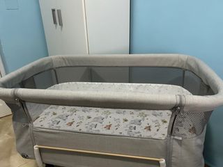 Minicuna gris con estampado infantil