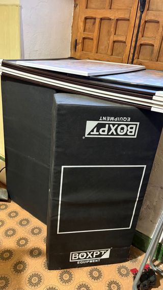 Jaula de gimnasio con poleas y banco