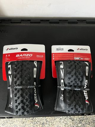 2 Cubiertas Vittoria Barzo 29x2.25 Tubeless Ready
