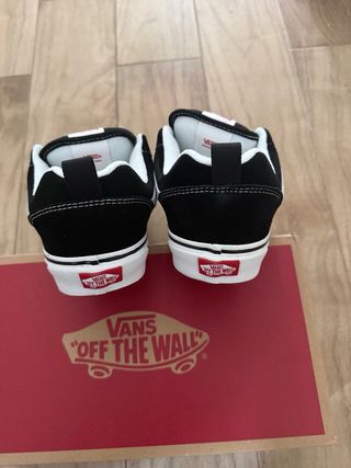 Zapatillas Vans Knu Skool Negras y Blancas