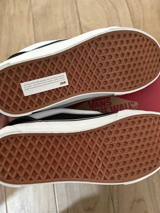 Zapatillas Vans Knu Skool Negras y Blancas