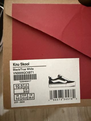 Zapatillas Vans Knu Skool Negras y Blancas