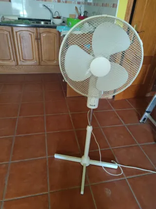 Ventilador de pie blanco,no envío