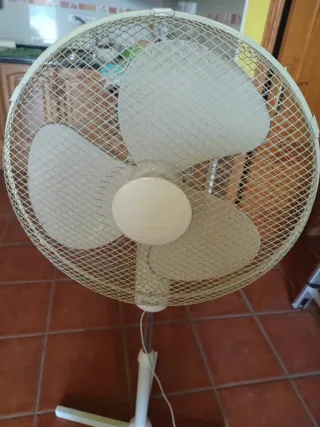 Ventilador de pie blanco,no envío