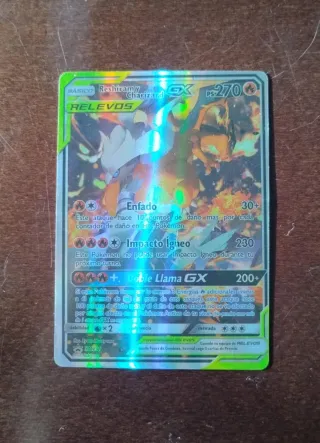 Carta Pokémon Reshiram y Charizard GX 2019 Promo