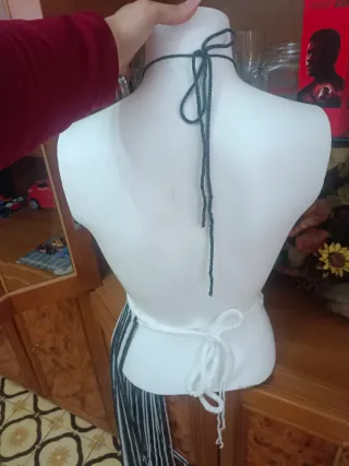 Top halter lana blanco y gris es color