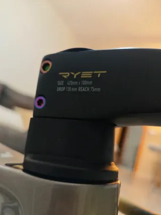 FOCUS Izalco Max disc 100% cableado interno