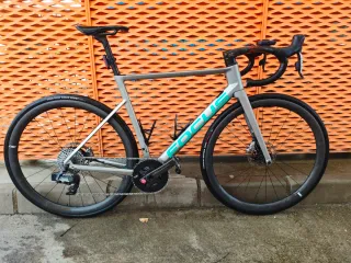 FOCUS Izalco Max disc 100% cableado interno