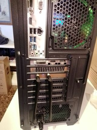 Ordenador Gaming Negro y Rojo