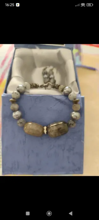 Conjunto artesanal: pulsera y pendientes