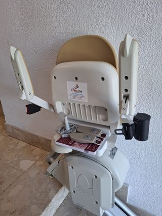 SALVAESCALERAS EN VENTA DE BAÑOS – INSTALACIÓN