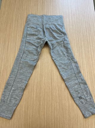 Mallas deportivas grises con bolsillo