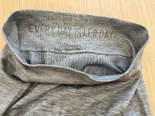 Mallas deportivas grises con bolsillo