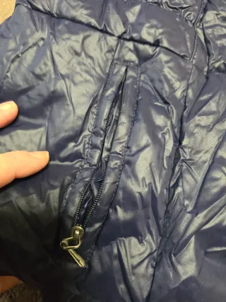 Plumífero Guess Azul Talla M. Muy chulo. De pluma