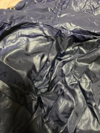 Plumífero Guess Azul Talla M. Muy chulo. De pluma