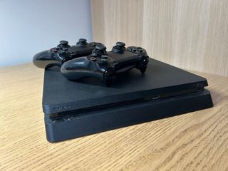 PS4 (PlayStation 4) con 2 mandos